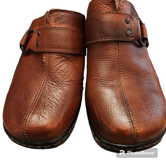 BOC Born Concepts Size 7M Brown Leather Clogs Metal O Ring Buckle 2 1/4" Heel - Picture 11 of 11